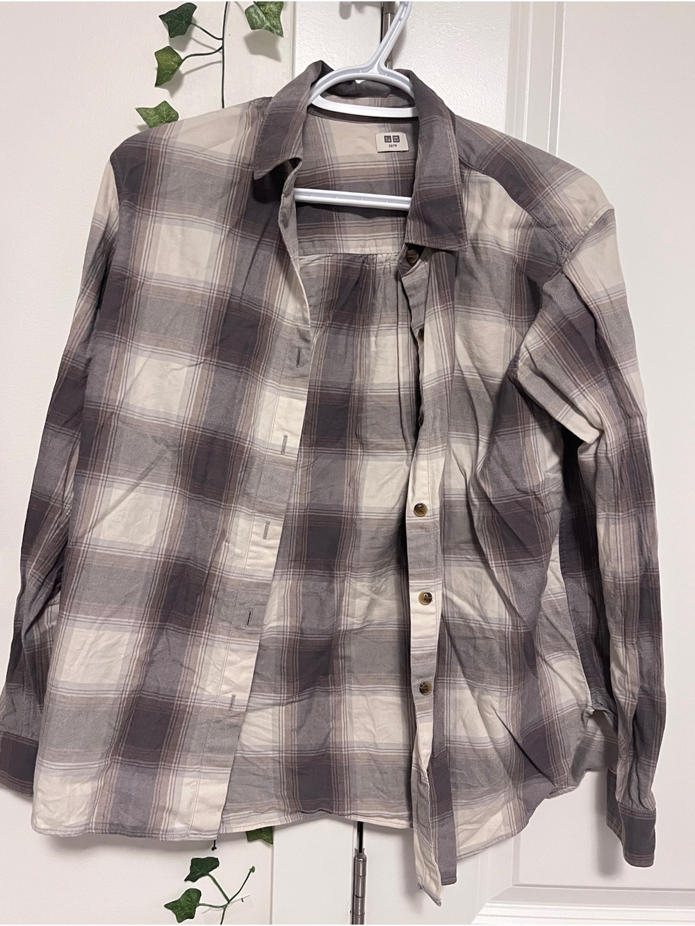Uniqlo Unisex Plaid Button-Down Shirt in Gray and Cream